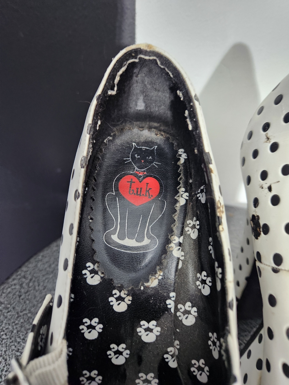 Women's Polka Dot Platform Mary Jane Heels in White and Black - Picture 4 of 9